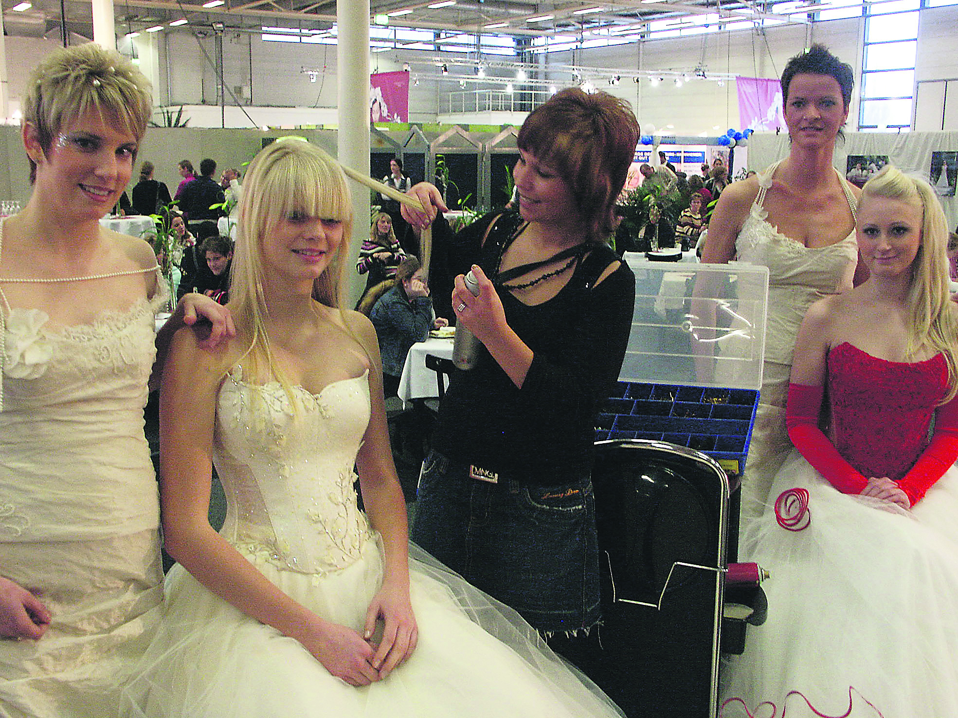 Ob lang, hochgesteckt, gelockt oder mit Schleier: Profis zeigen auf der Hochzeitsmesse die schönsten Frisuren für Bräute.