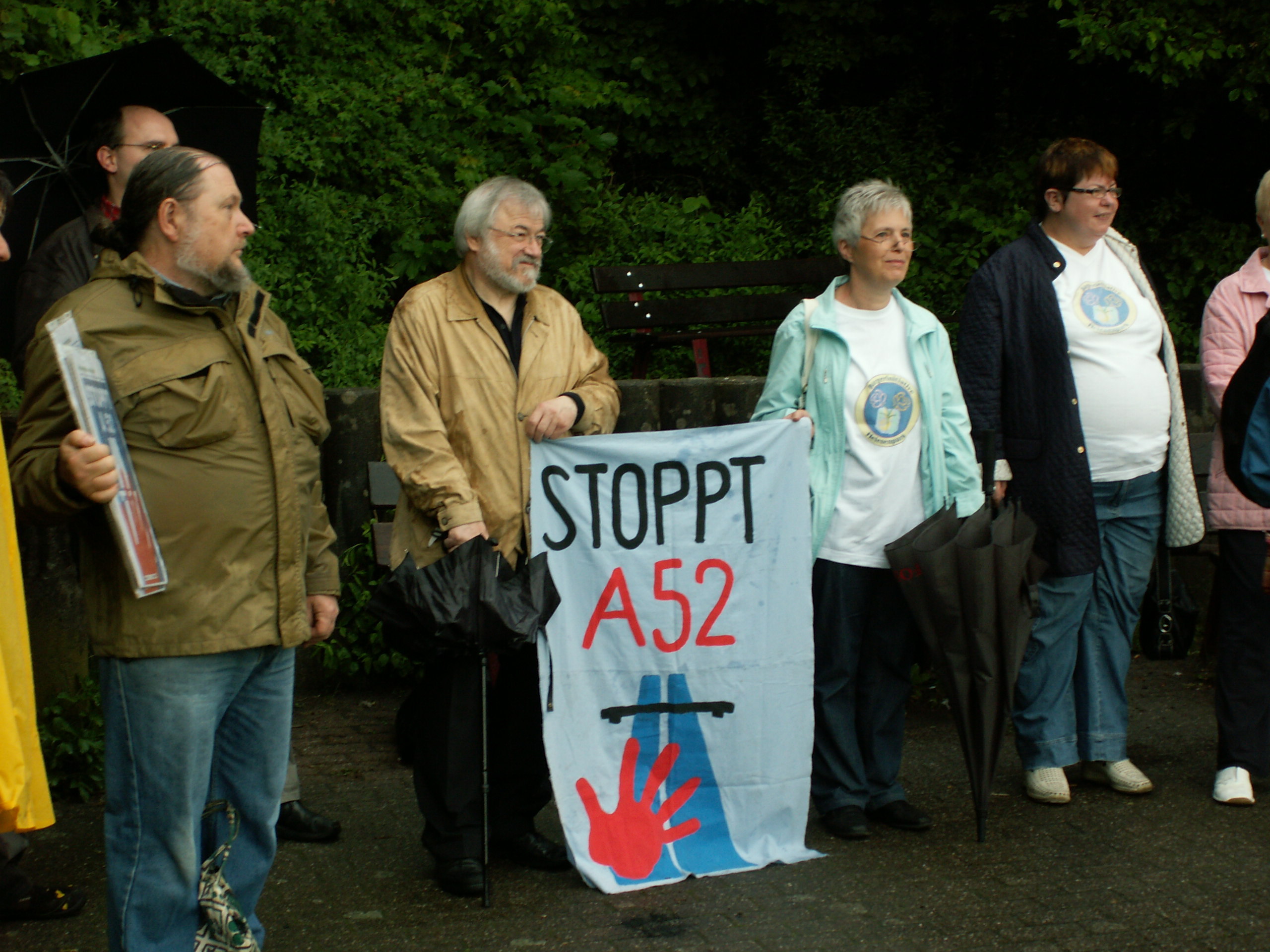 Baumplanzaktion der BI "Stoppt A52" im Helenenpark