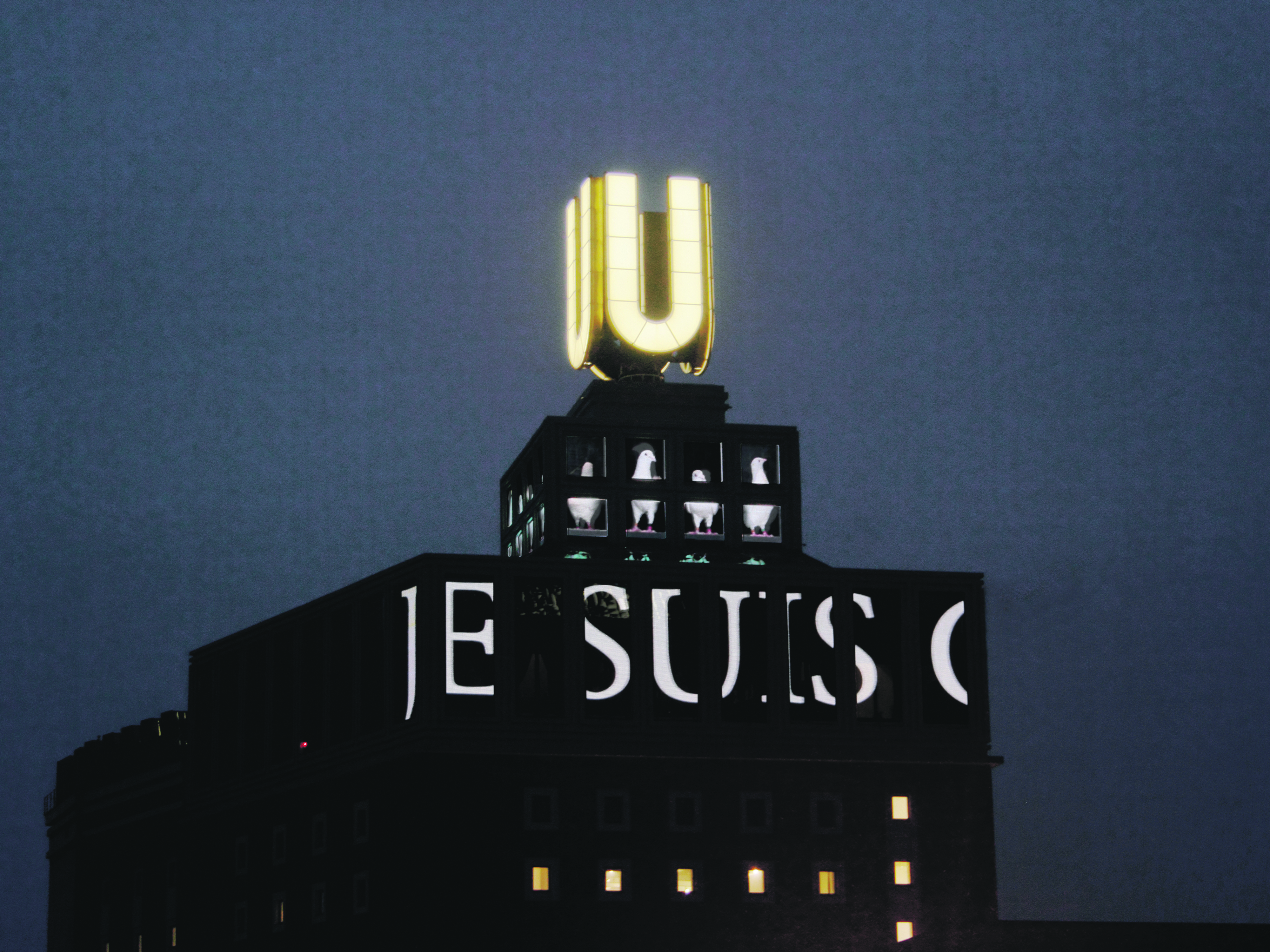 "Je suis Charlie" - ich bin Charlie - läuft als Solidaritätsbekundung mit den Opfern über die Krone des U.