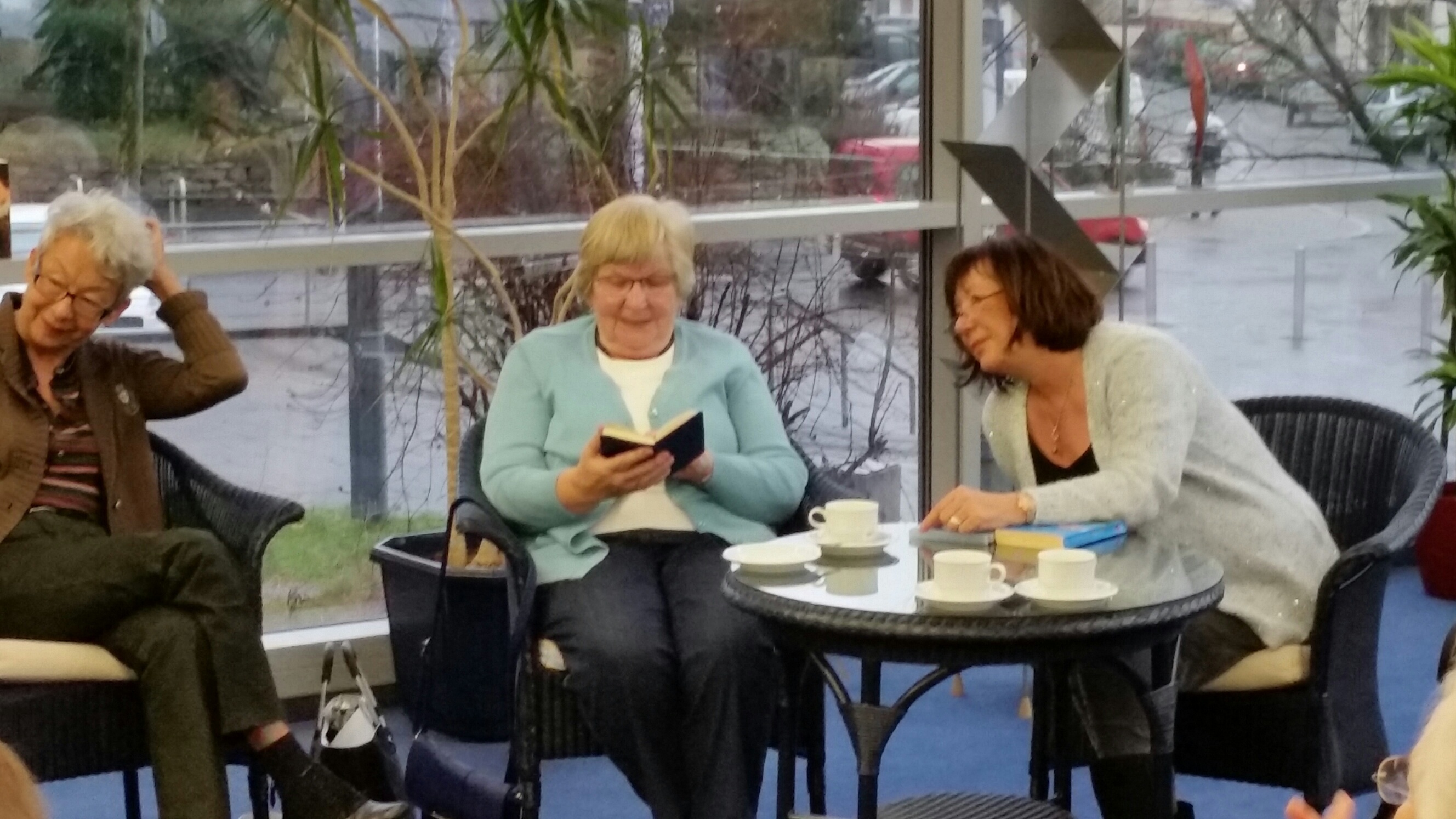 Gedichte von Renate Schmitt Peters: mal heiter. mal nachdenklich - doch immer mit einem Bezug zu uns Menschen im Stadtbezirk Brackel. Dankeschön.