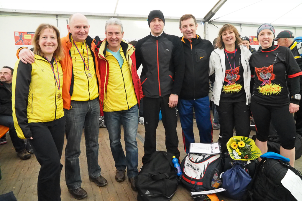 Das Krayer Laufteam glücklich im Ziel.