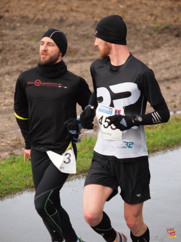 Hatten schwer zu kämpfen: Nordtriathleten Björn Esser (li.) und Sascha Kowalski