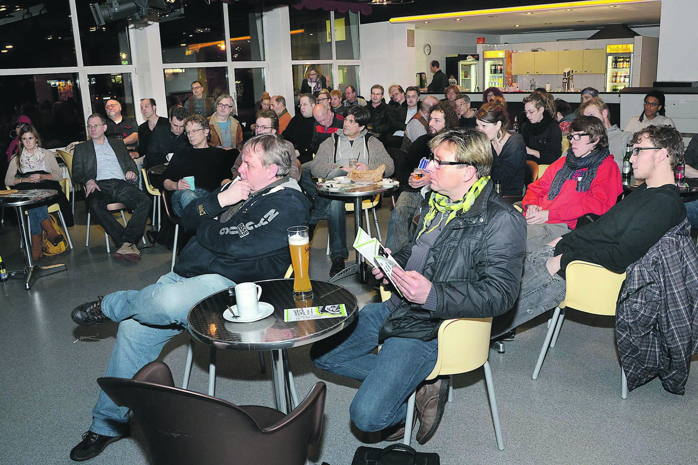Es soll voller werden und Diskussion soll es demnächst auch geben: Teile der Musikszene Dortmunds beim ersten Stammtisch des Kulturbüros.