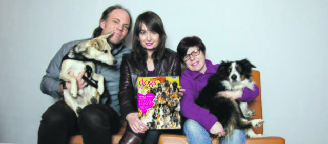 Gruppenbild mit Selbstauslöser: v.l.n.r. – Hund Ferdinand, Frank Schürmann, Silvia Bruderek, Andrea Dobberstein, Hündin Luna.