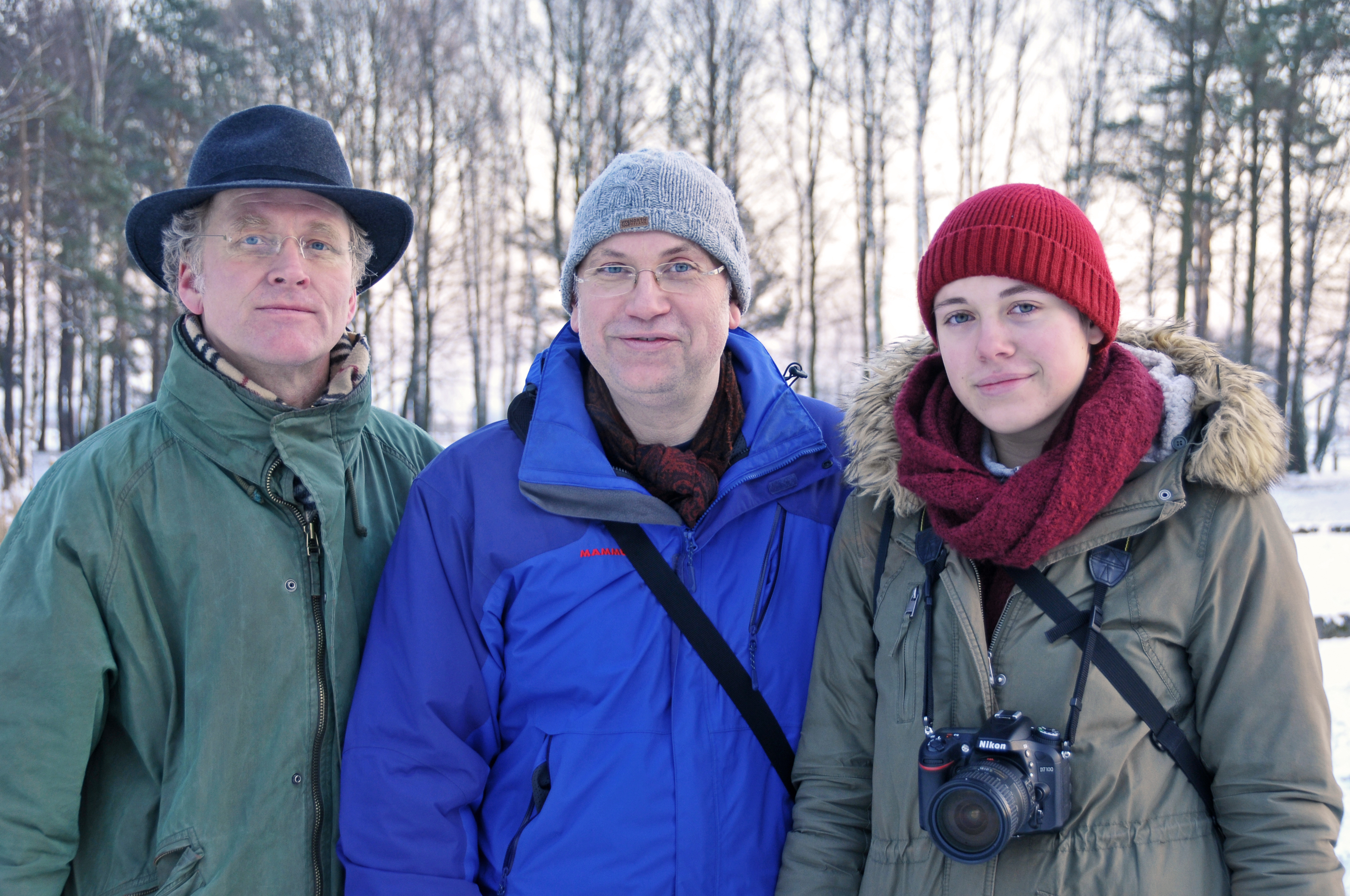 Rolf Krause, Olaf Eybe und Friederike Eybe (v. l.) zeigen im Rahmen der Ausstellung Fotos aus Auschwitz und Birkenau.