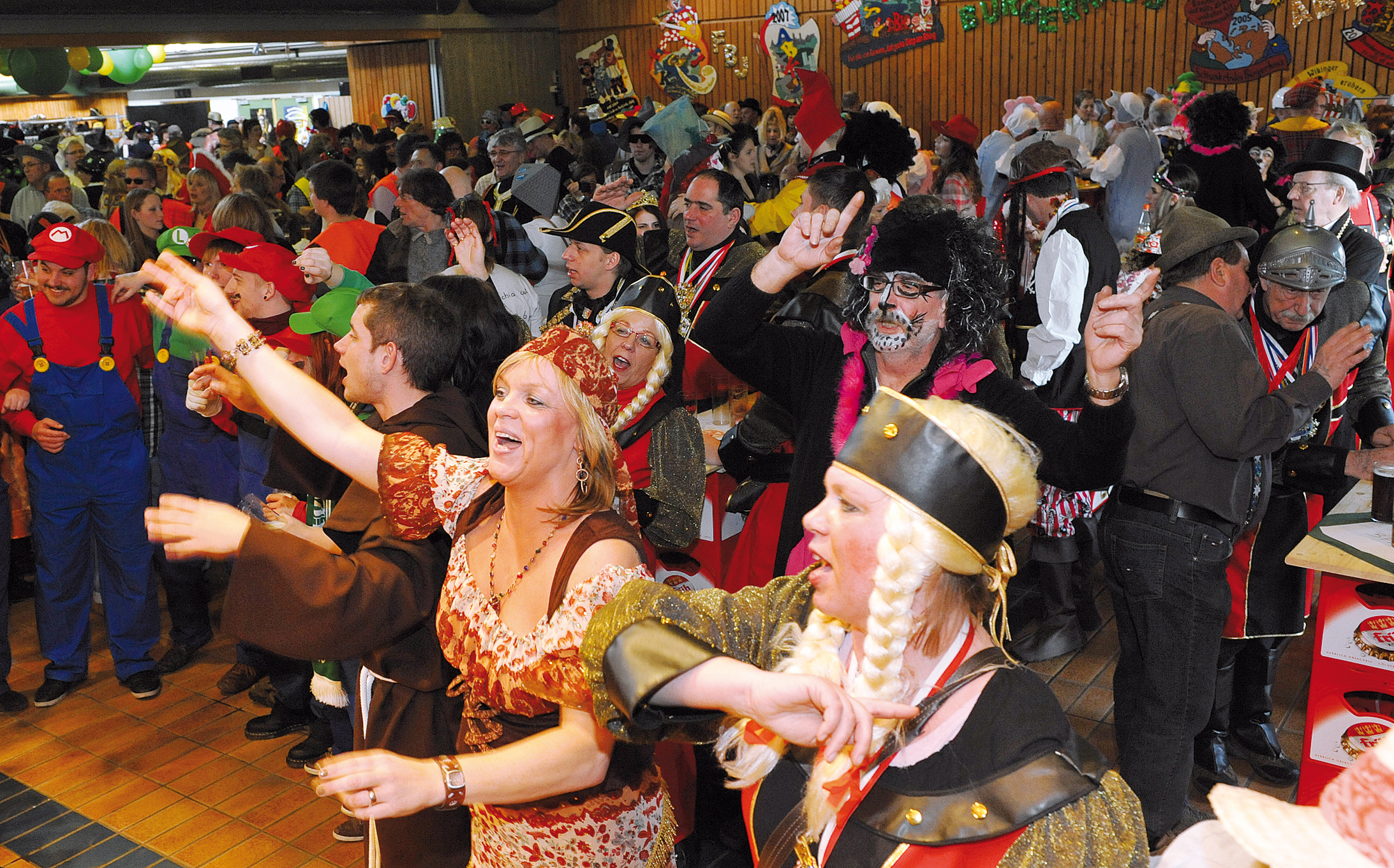Jecke Stimmung in Baumbergs guter Stube. Foto: Michael de Clerque