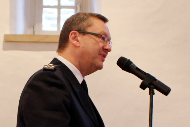 Der stellvertretende  Bezirksbrandmeister und Vertreter der Freiwilligen Feuerwehren des Regierungsbezirkes Arnsberg, Uwe Wiedenbeck, überbrache Grußworte