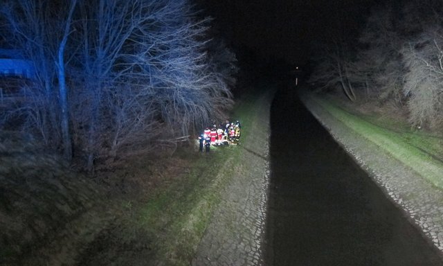 In Höhe der Waldenburger Straße wurde der 44-Jährige aus dem Wasser gezogen.
