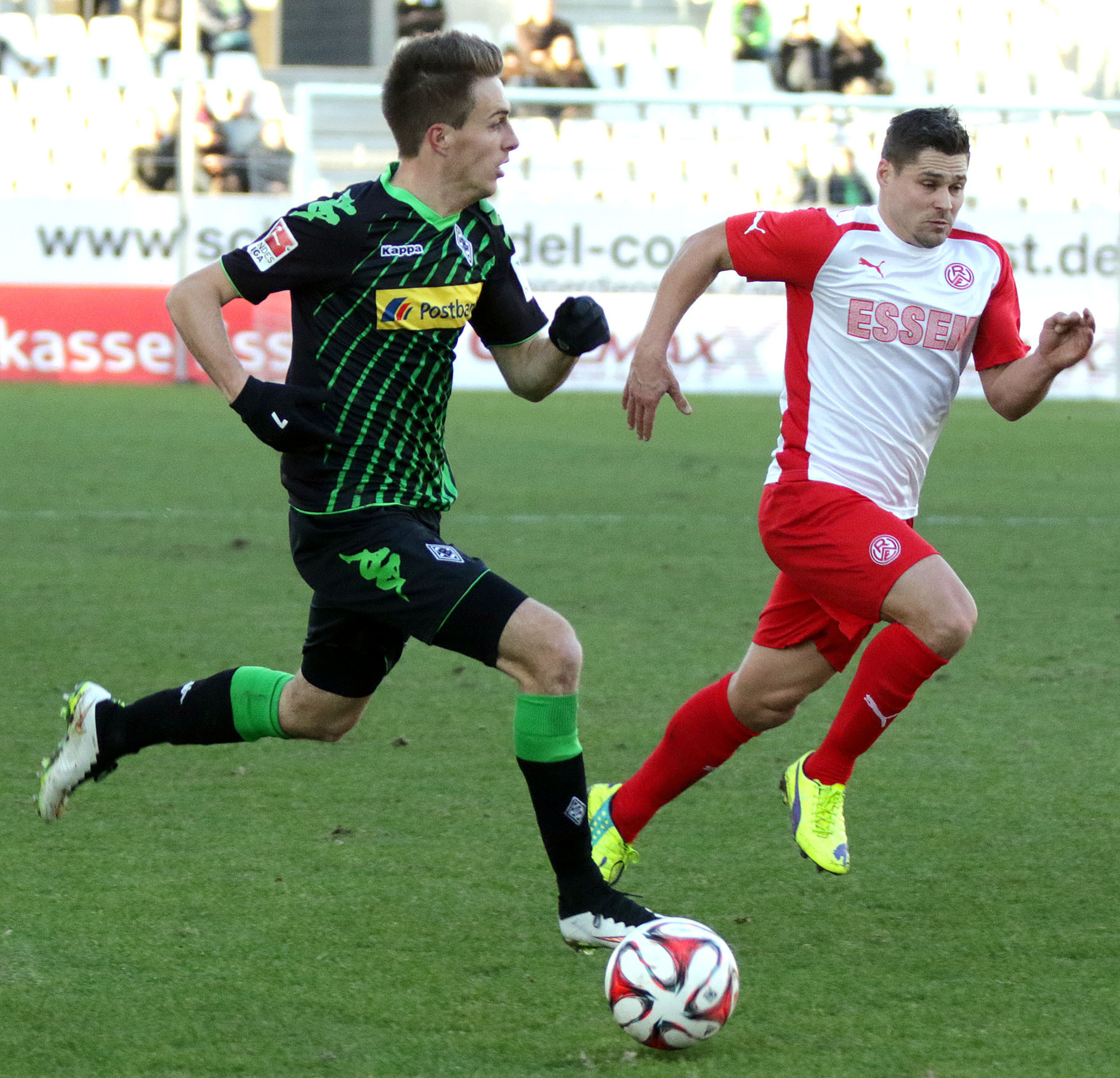 Auf rechts brandgefährlich: Patrick Herrmann (vorne) legte den 1:0-Siegtreffer auf. Fotos: Gohl