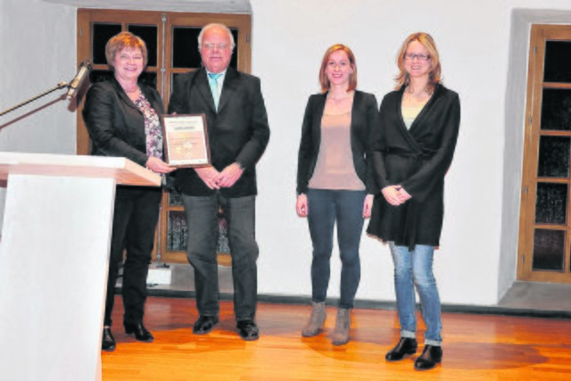 Es freuten sich Klaudia Ortkemper, 1- CeBo-Vorsitzende, Helmut Kehlbreier sowie Steffi Willert und Jessica Flis-Scherschel (beide PPR).Foto: Essen Marketing