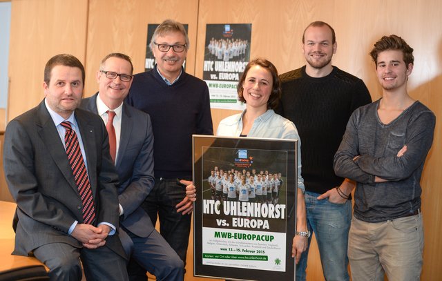 Frank Esser, Christian Häbel, Horst Stralkowski, Tina Bachmann, Thilo Stralkowski, Timm Herzbruch (v.l.n.r.) freuen sich, den MWB-Europacup in der Mülheimer RWE-Halle ausrichten zu dürfen.