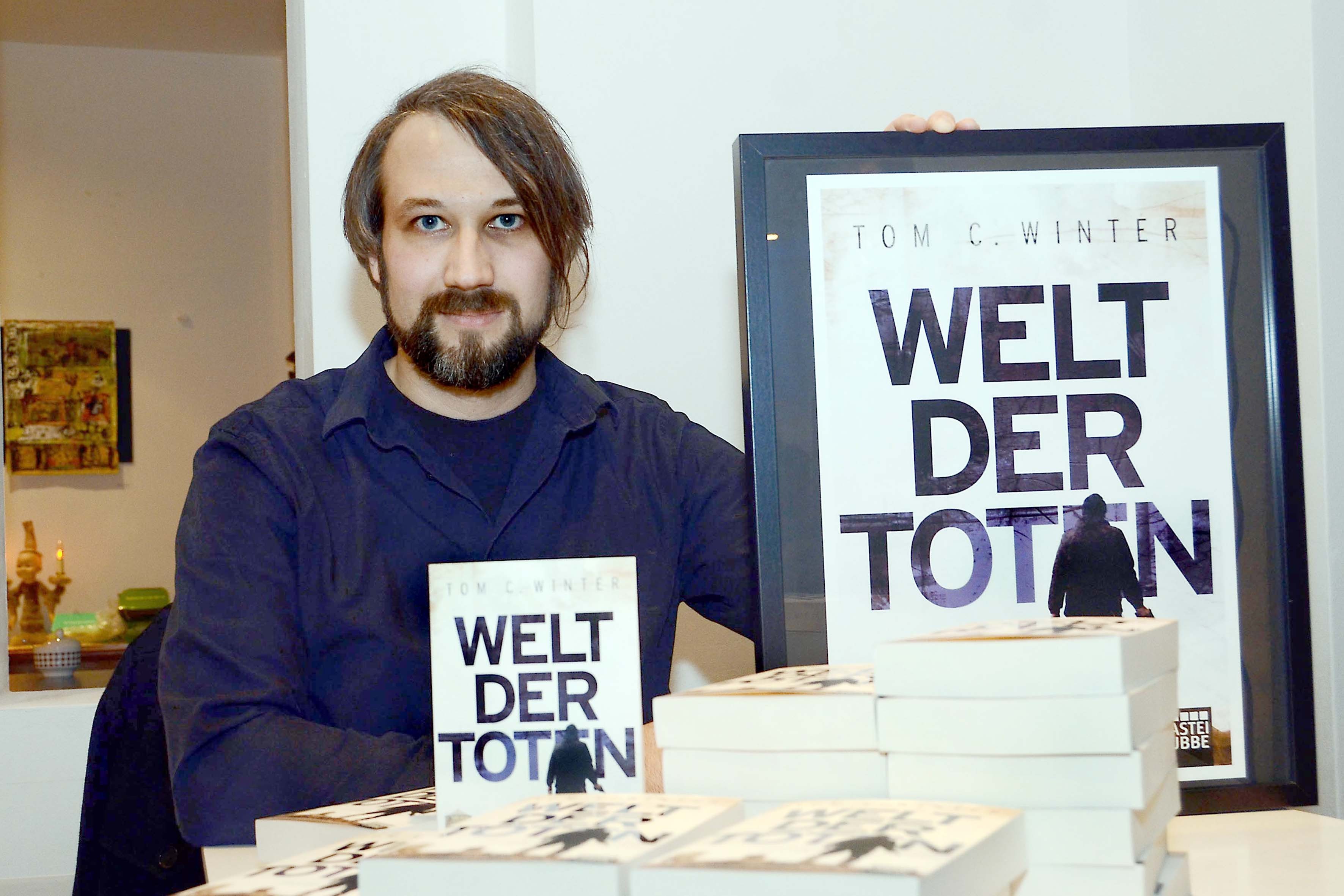 „Welt der Toten“ heißt der vor Kurzem erschienene Debütroman des Brackelers Tom C. Winter.