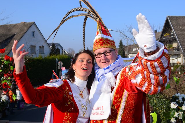Sissi und Lars beim Rosenmotnagszug. Foto: Michael de Clerque