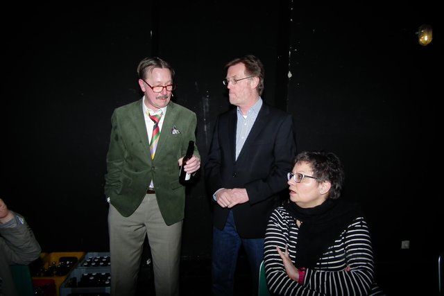 Michael Henze in der Mitte.