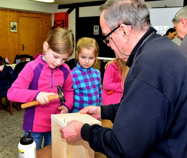 Spass hatten die Kinder beim leimen, schrauben und hämmern. Foto: Krusebild