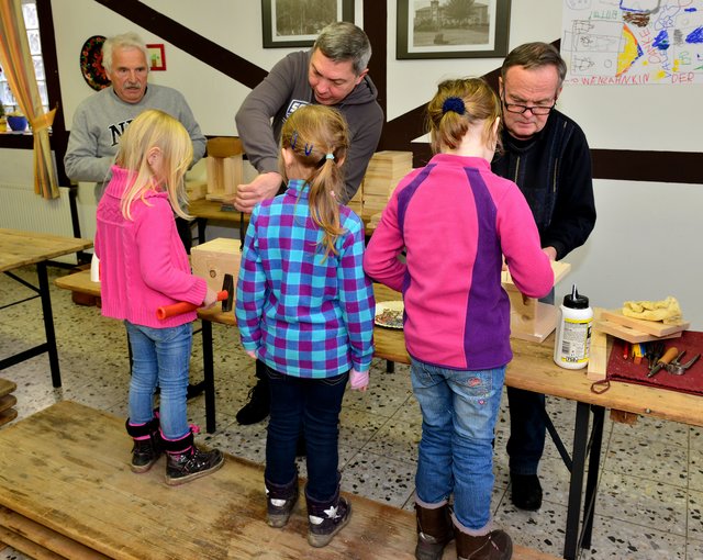 Spass hatten die Kinder beim leimen, schrauben und hämmern. Foto: Krusebild