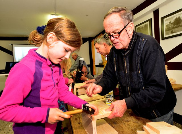Spass hatten die Kinder beim leimen, schrauben und hämmern. Foto: Krusebild