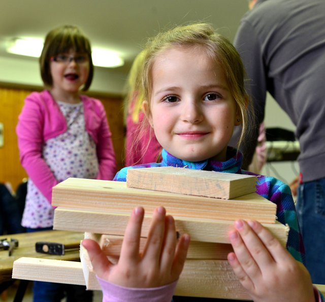 Spass hatten die Kinder beim leimen, schrauben und hämmern. Foto: Krusebild