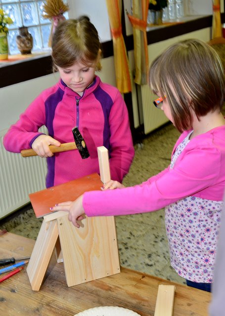 Spass hatten die Kinder beim leimen, schrauben und hämmern. Foto: Krusebild