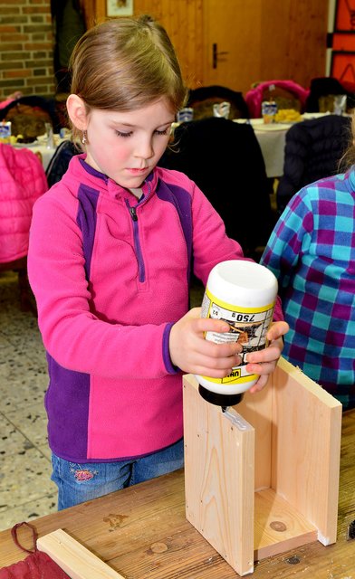 Spass hatten die Kinder beim leimen, schrauben und hämmern. Foto: Krusebild