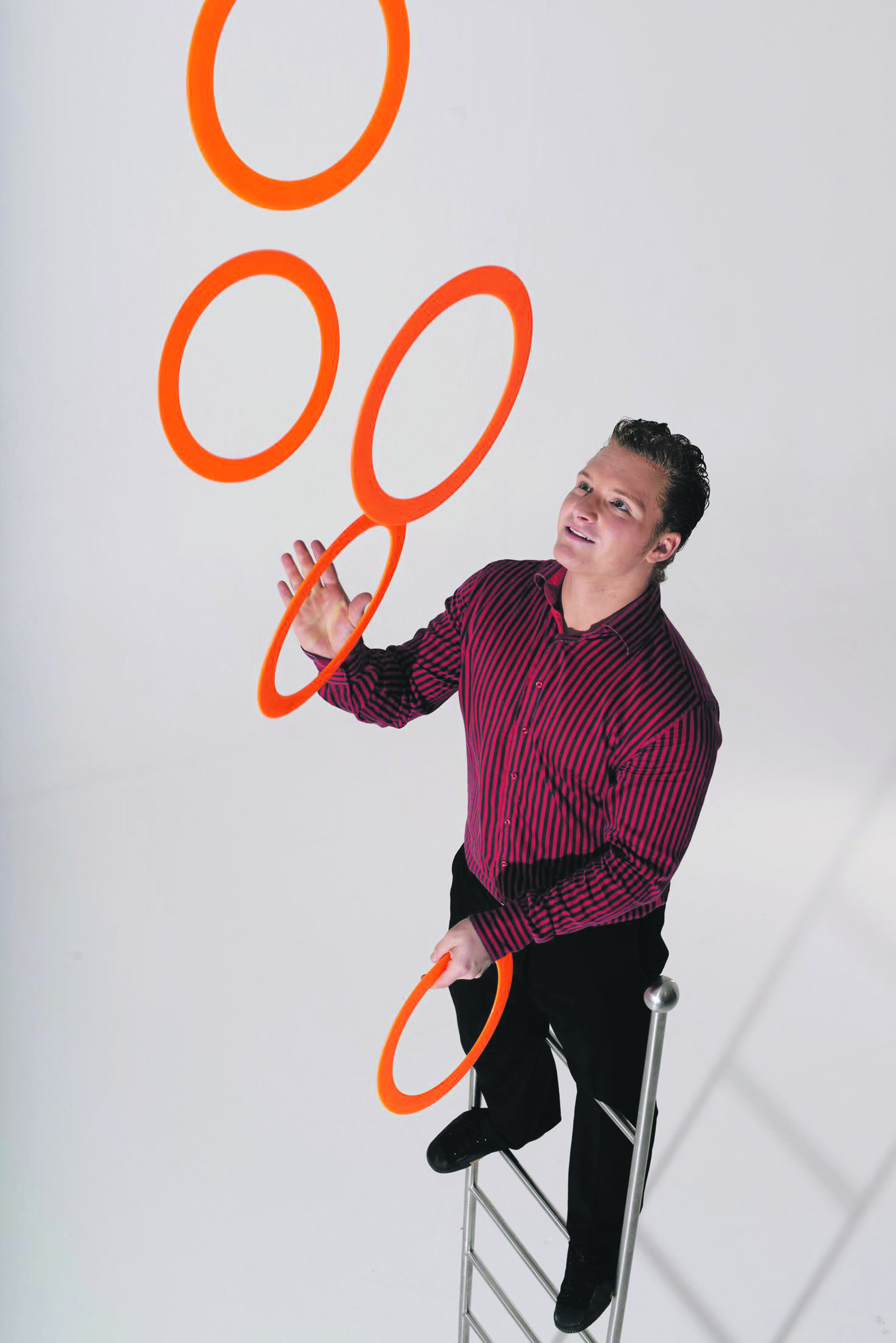 Marc Dorffner hat gerade erst die Berliner Artistenschule abgeschlossen. Im „et cetera“ zeigt er auch beachtliches Comedy-Talent. Foto: Renner