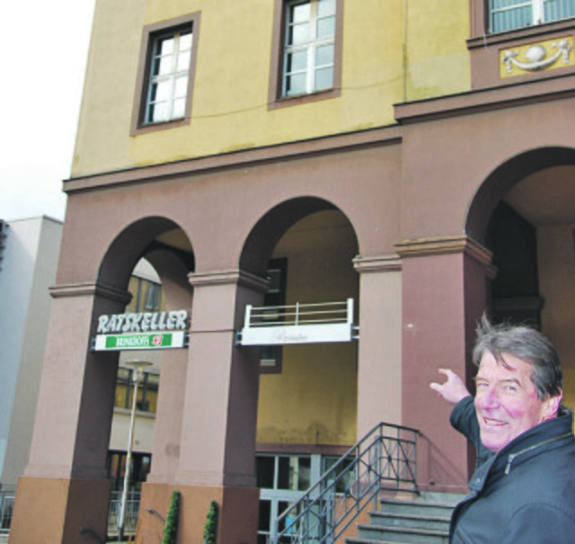 „Da will ich ‘rein!“ Walter Budziak deutet auf die Fenster des Amtszimmers des Stadtoberhaupts.