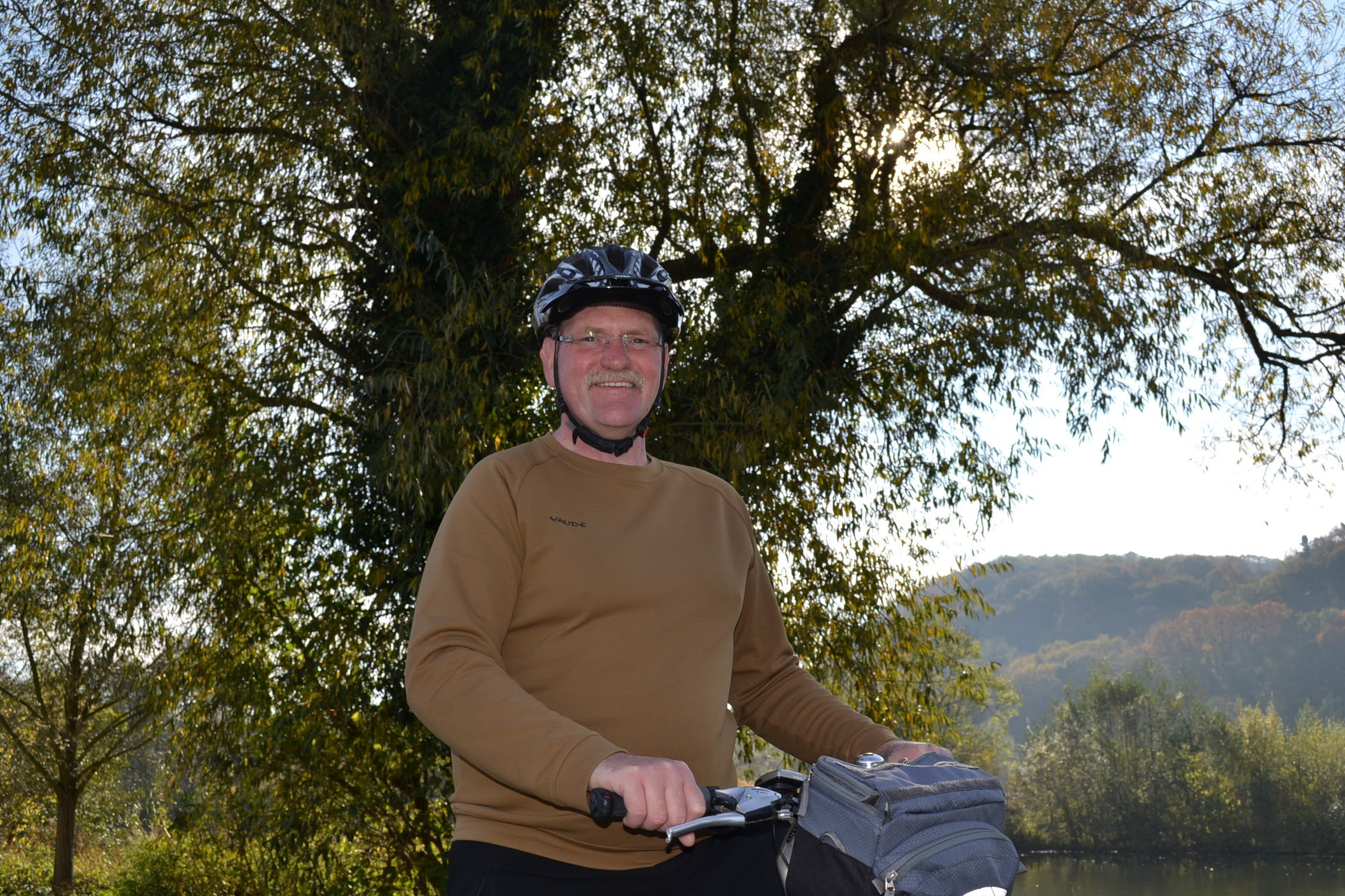 "Endlich geht es los!" Das Radfahren, das Oliver Trelenberg gut tut und ihm in der Winterpause gefehlt hat und das Spendenradeln, das dem Hagener am Herzen liegt. Foto: N. Kehl