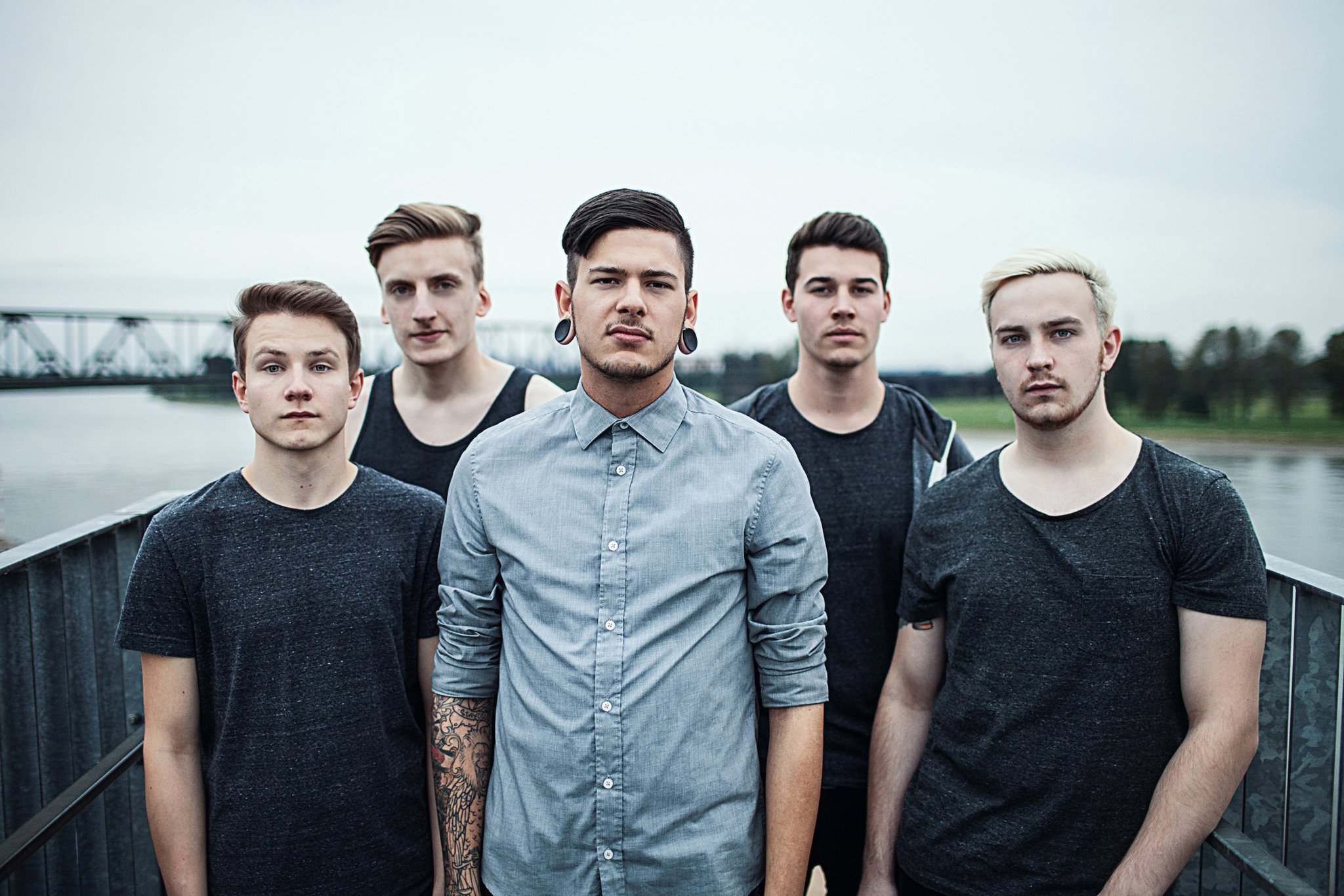 Architects band 2010. Imminence металкор-группа. Heartburn песня. Сэм картер architects. Architects heartburn.