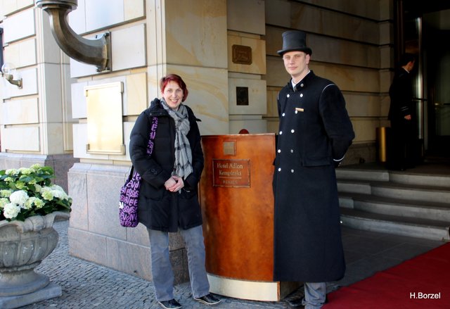 ...checke gerade dort ein, im ADLON (Kempinsky) !!!! HaHa... ! Foto made by Hanni Borzel!