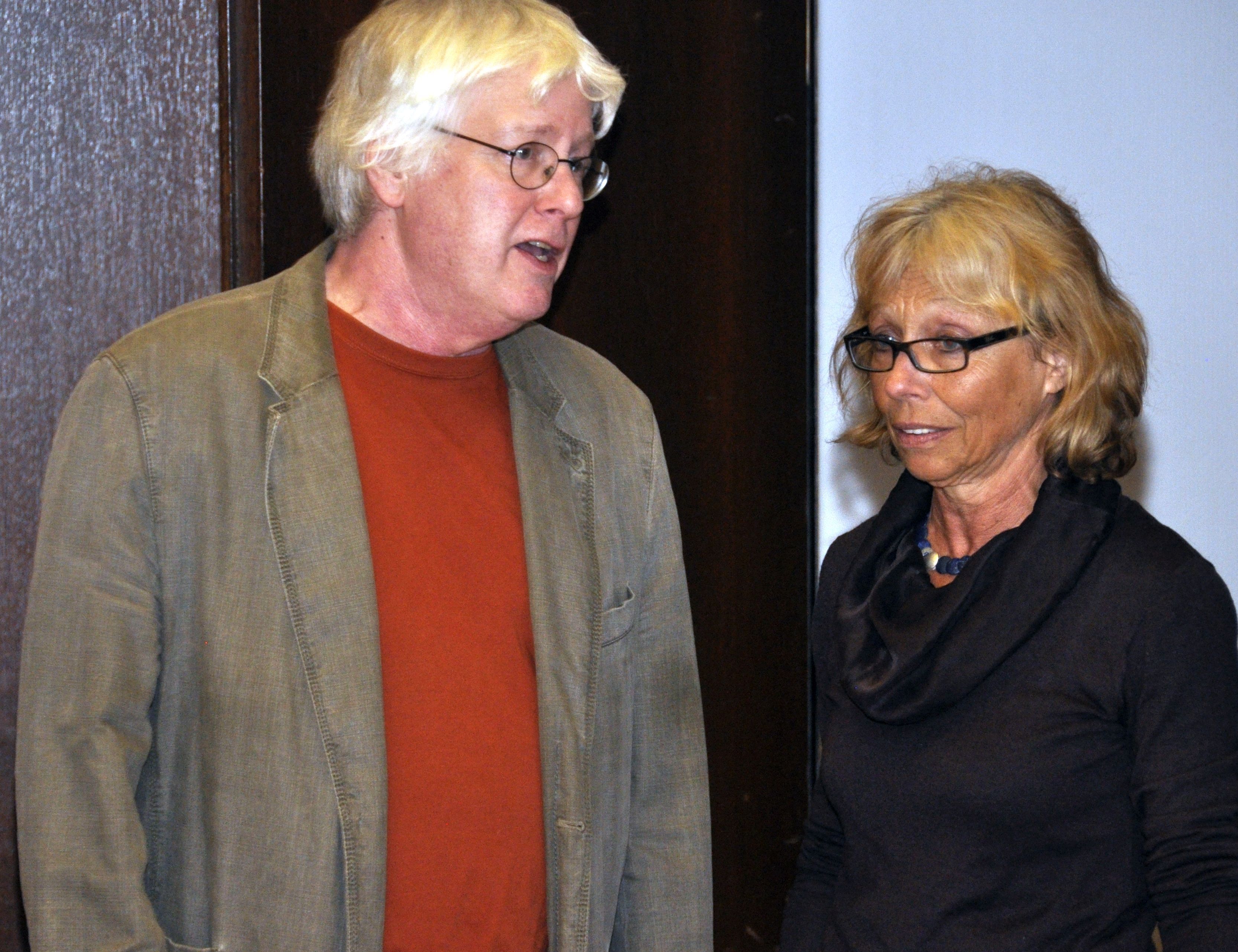 Der grüne Bürgermeisterkandidat Dr. Artur Leenders und Grünen-Vorsitzende Gudrun Hütten