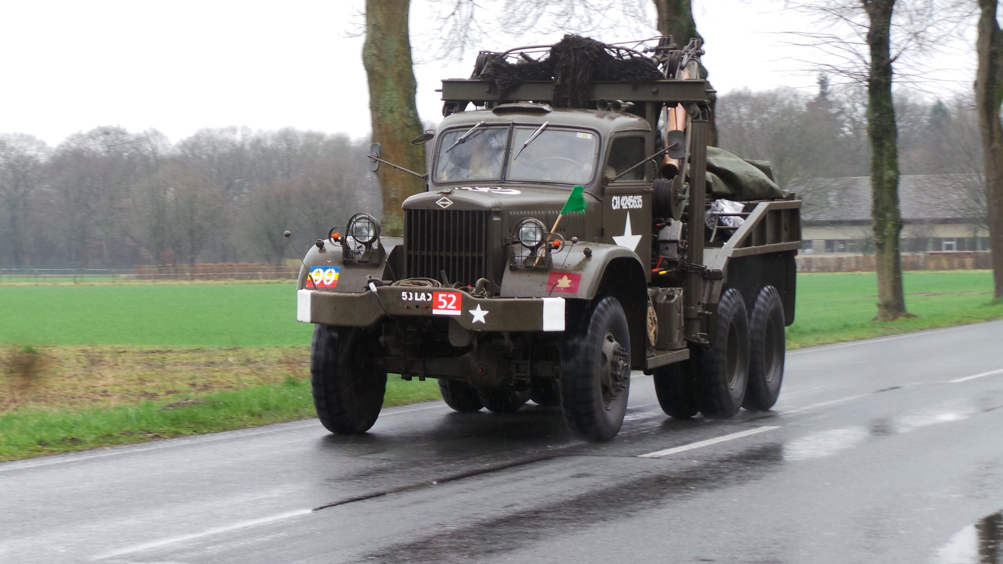 Keep Them Rolling Konvoi alter Militärfahrzeuge durch Kleve