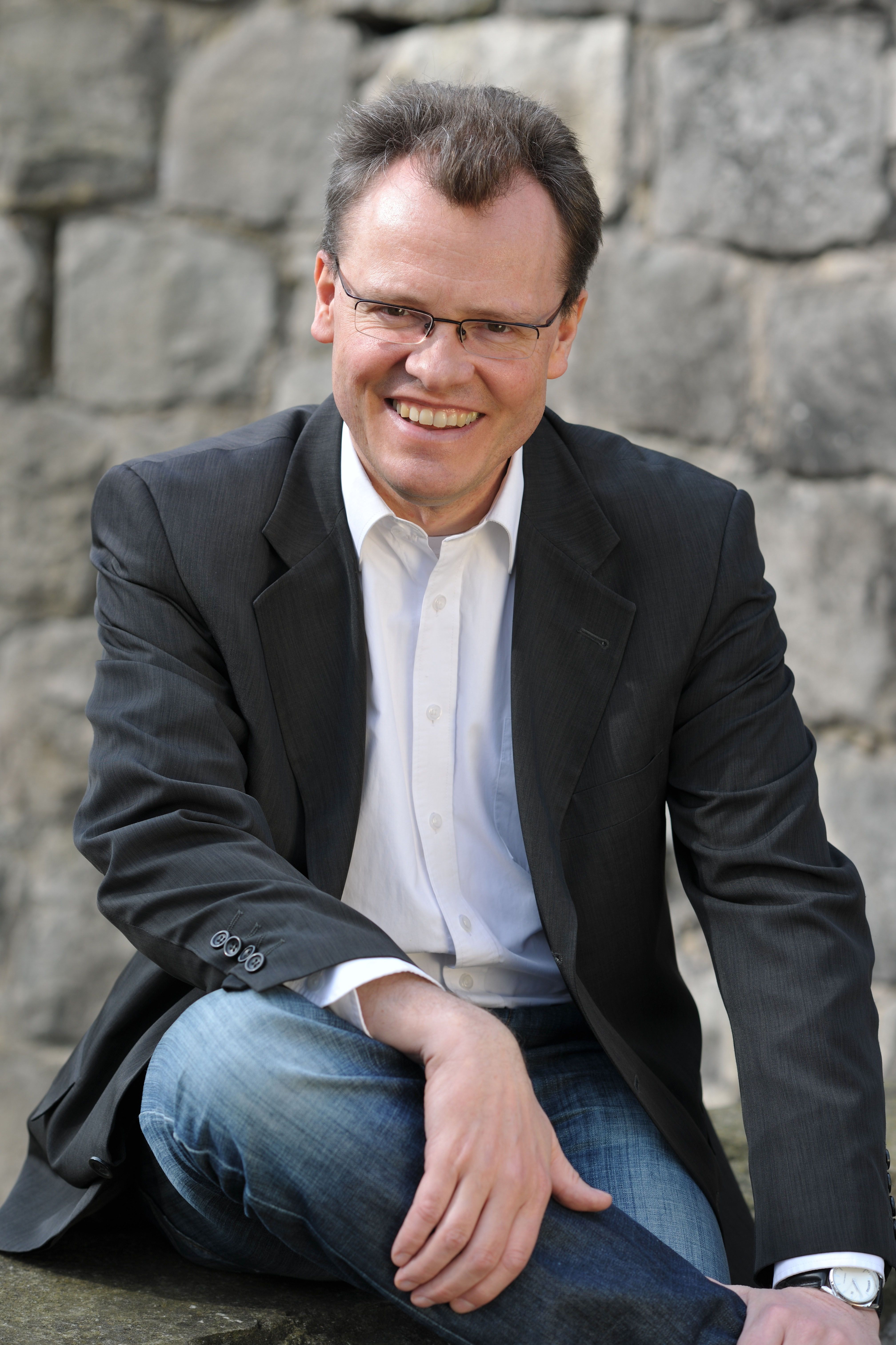 „Junge Familien ziehen nach Dinslaken oder kommen wieder hierher zurück.“ Bürgermeister Dr. Michael Heidinger. Foto: Büro Heidinger.