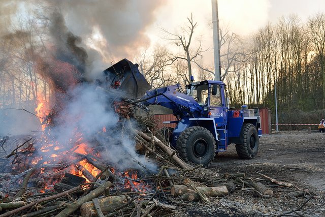 Traditionelles Osterfeuer am 04.04.2015 beim THW Gelsenkirchen.(Foto:THW Gelsenkirchen,Kurt Gritzan)