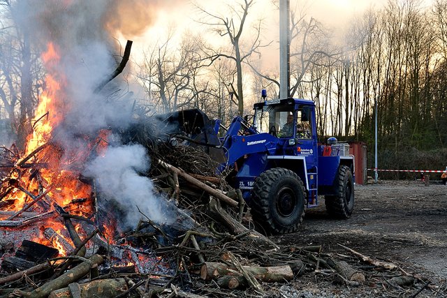 Traditionelles Osterfeuer am 04.04.2015 beim THW Gelsenkirchen.(Foto:THW Gelsenkirchen,Kurt Gritzan)