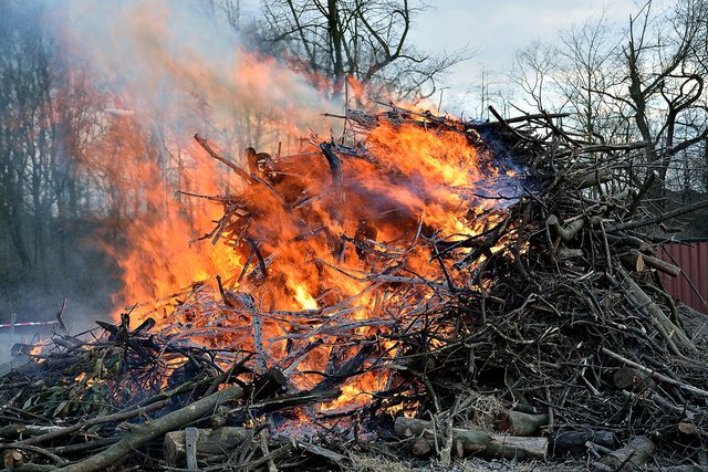 Traditionelles Osterfeuer am 04.04.2015 beim THW Gelsenkirchen.(Foto:THW Gelsenkirchen,Kurt Gritzan)