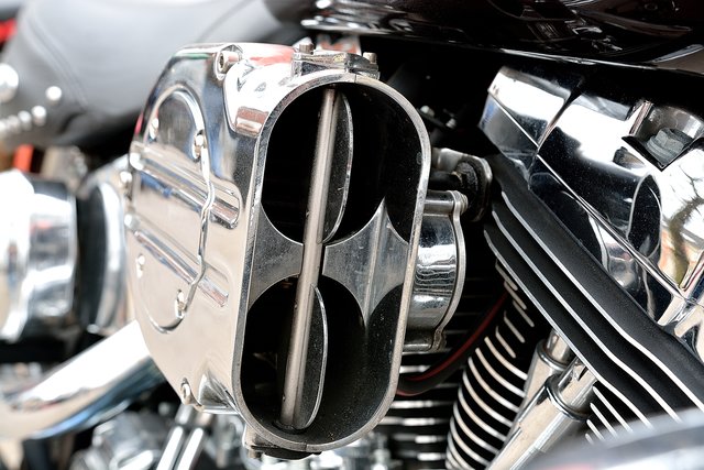 Segnung von Motorradfahrer und Fahrradfahrer auf dem Marktplatz in Gelsenkirchen-Beckhausen am 11.04.2015.(Foto:Kurt Gritzan)