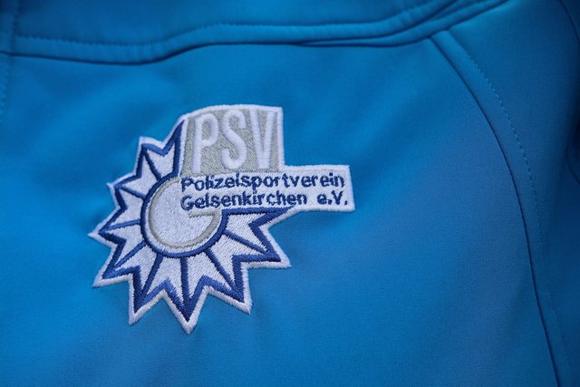 Der PSV beim Anfahren in Beckhausen.Segnung von Motorradfahrer und Fahrradfahrer auf dem Marktplatz in Gelsenkirchen-Beckhausen am 11.04.2015.(Foto:Kurt Gritzan)