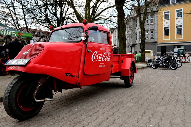 Segnung von Motorradfahrer und Fahrradfahrer auf dem Marktplatz in Gelsenkirchen-Beckhausen am 11.04.2015.(Foto:Kurt Gritzan)
