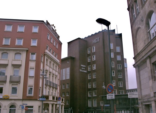 Dieser Bereich der Essener City, wie auch das Umfeld zum U-Bahneingang am Willy-Brandt-Platz könnte künftig ohne die Trinker-Szene auskommen.