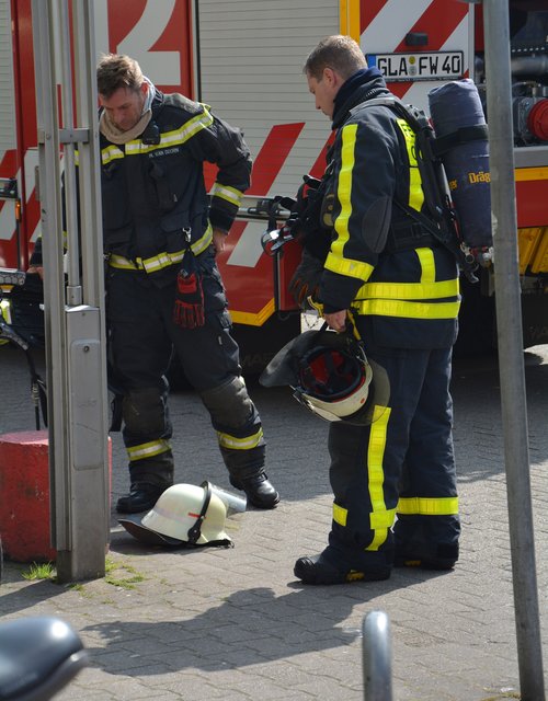Schwere Atemschutzgeräte brauchten die Feuerwehrkräfte bei ihrem Löscheinsatz.