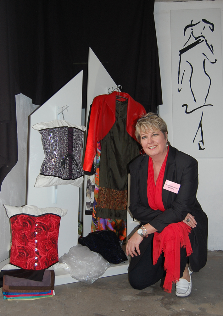 Antje Kalkstein-Beckers, AKB MAßMANUFAKTUR in Duisburg, vor ihrer Korsett-Präsentation auf den Frauenwegen 2015, Kreativhof Lehmberg, Hamminkeln