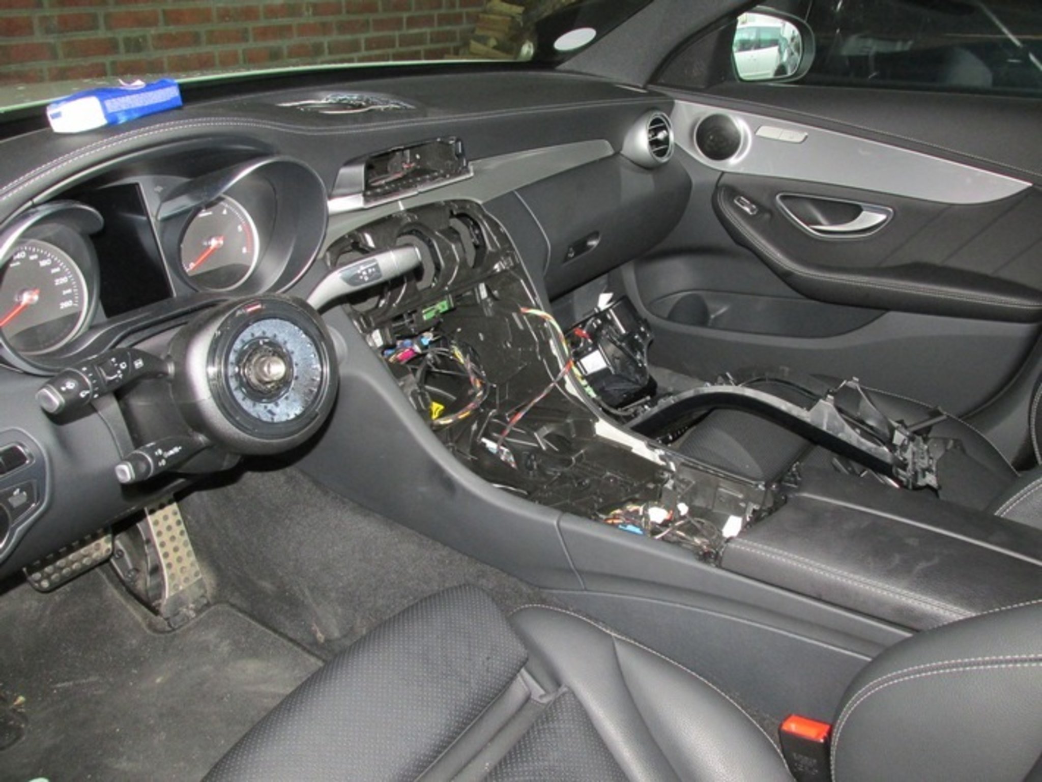 Navi Geklaut Und So Sieht Dann Das Auto Aus Kamen