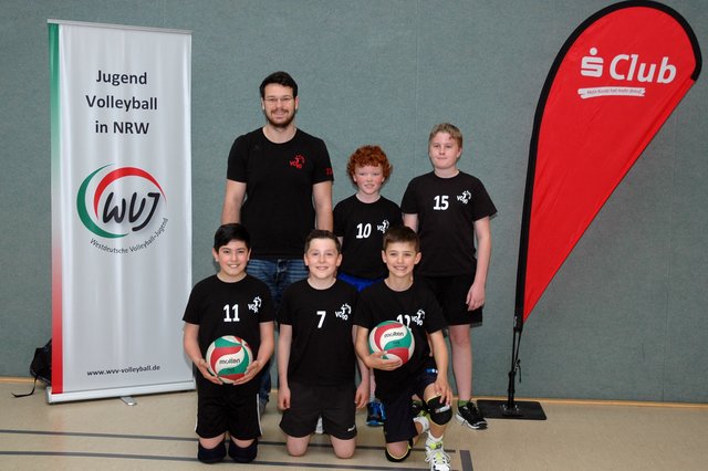 Die U13 Mannschaft des VC90: obere Reihe - Trainer Tim Boer, Johannes Koster, Efraim Feikus; untere Reihe - Yusuf Ciftci, Luca Grünheit, Marc Gevers