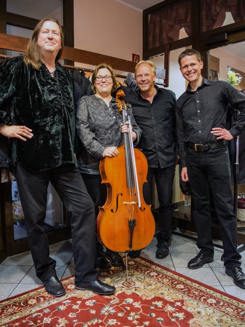 Vier Freunde, die sich schon lange kennen