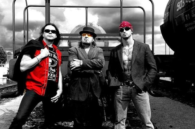 Boogie, Rock 'n' Roll und Hardrock sind die Zutaten, mit denen "Whiskey Hell" ihren Sound würzen.