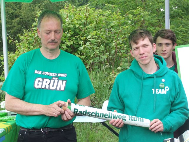 Im kurzärmligen T-Shirt unser alter, wie neuer grüner Teamkapitän beim Stadtradeln und Bezirksvertreter aus Schonnebeck, Ulrich Pabst, bei einer Aktion im Vorjahr.