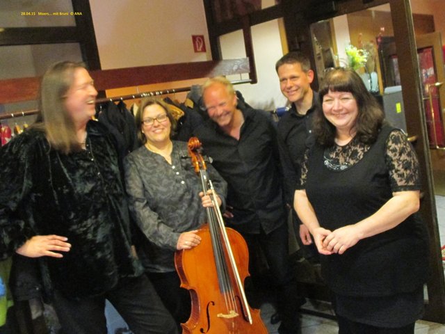 ...die Künstler des Abends, zusammen mit "uns Bruni"