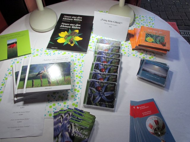 CD- und BücherTisch...