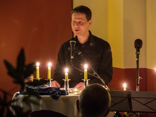 CHRISTIAN BEHRENS ... freut sich über seine "Gäste" , wir über ihn! Toller Abend! (Foto v. J.Daum)