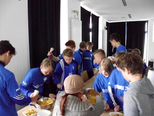 Meisterlohn - Pommescurrywurstmitmajodrauf